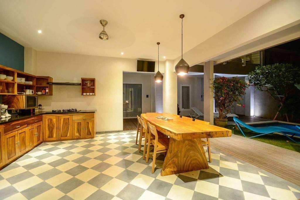 Apartemen Stylish 1 Bd Pvt W Shared Kitchen And Pool Seminyak (Bali)