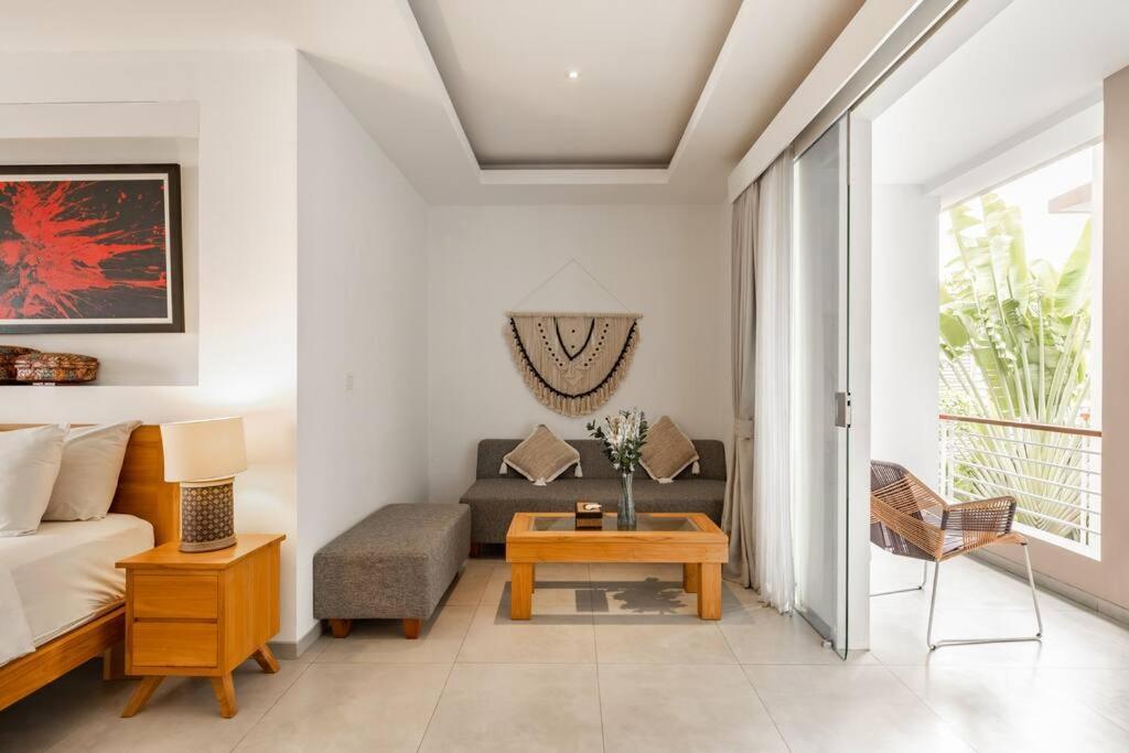 Stylish 1 Bd Pvt W Shared Kitchen And Pool