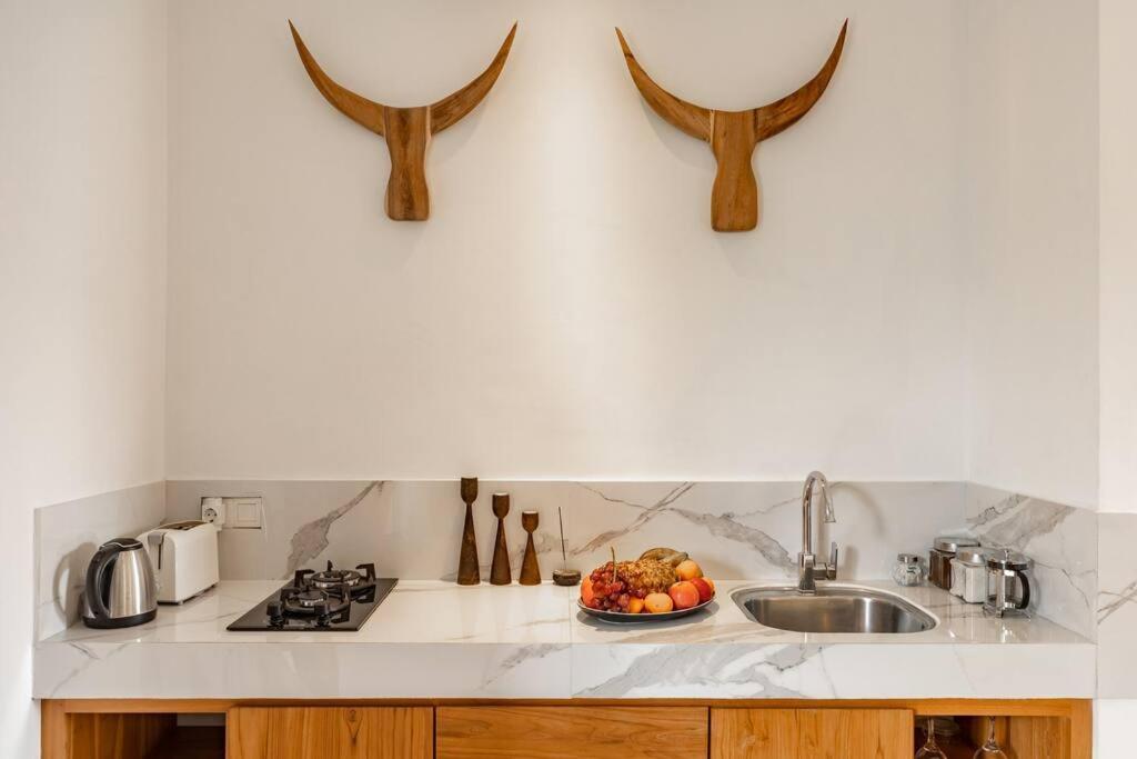 Stylish 1 Bd Pvt W Shared Kitchen And Pool Apartemen Seminyak (Bali)